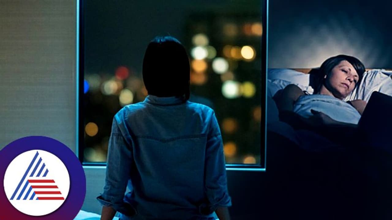 ಮೊಬೈಲ್ ನೋಡ್ತಾ ಲೇಟಾಗಿ ಮಲಗ್ತೀರಾ? ನಿದ್ರೆಸೋ ವಿಷ್ಯದಲ್ಲಿ ಗೂಬೆಗಳಾಗಿ! ಮೊಬೈಲ್ ನೋಡ್ತಾ ಲೇಟಾಗಿ ಮಲಗ್ತೀರಾ? ನಿದ್ರೆಸೋ ವಿಷ್ಯದಲ್ಲಿ ಗೂಬೆಗಳಾಗಿ!