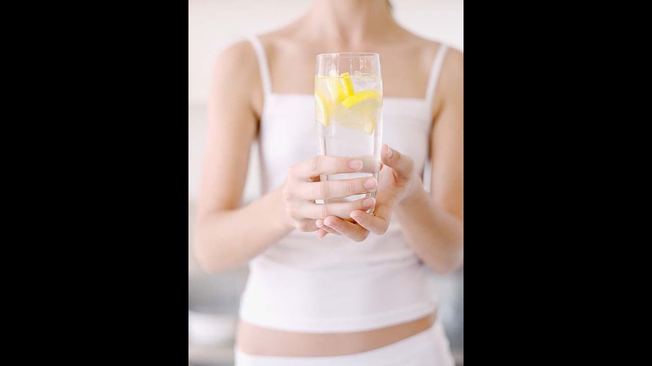 ಪ್ರತಿ ದಿನ ಬೆಳಗ್ಗೆ ಲೆಮನ್ ವಾಟರ್ ಕುಡಿದ್ರೆ ಏನಾಗತ್ತೆ? ಪ್ರತಿ ದಿನ ಬೆಳಗ್ಗೆ ಲೆಮನ್ ವಾಟರ್ ಕುಡಿದ್ರೆ ಏನಾಗತ್ತೆ?