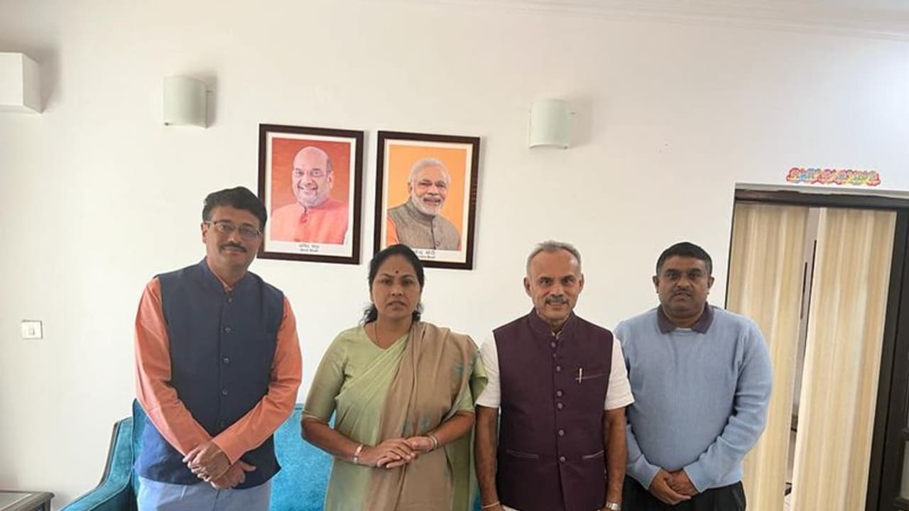 ಕೊಬ್ಬರಿ ಬೆಂಬಲ ಬೆಲೆಗೆ ಕೇಂದ್ರ ಸಚಿವರಿಗೆ ಶಾಸಕ ಸುರೇಶಗೌಡ ಮನವಿ ಕೊಬ್ಬರಿ ಬೆಂಬಲ ಬೆಲೆಗೆ ಕೇಂದ್ರ ಸಚಿವರಿಗೆ ಶಾಸಕ ಸುರೇಶಗೌಡ ಮನವಿ