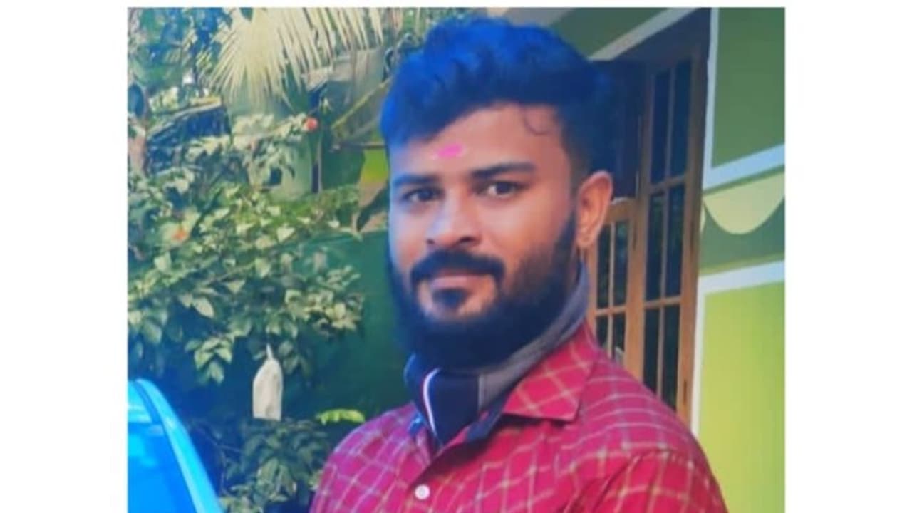 തെറ്റായ ദിശയില്‍ സഞ്ചരിച്ച കാറും ബൈക്കും കൂട്ടിയിടിച്ച് യുവാവ് മരിച്ചു; യുവതിക്ക് ഗുരുതര പരിക്ക്