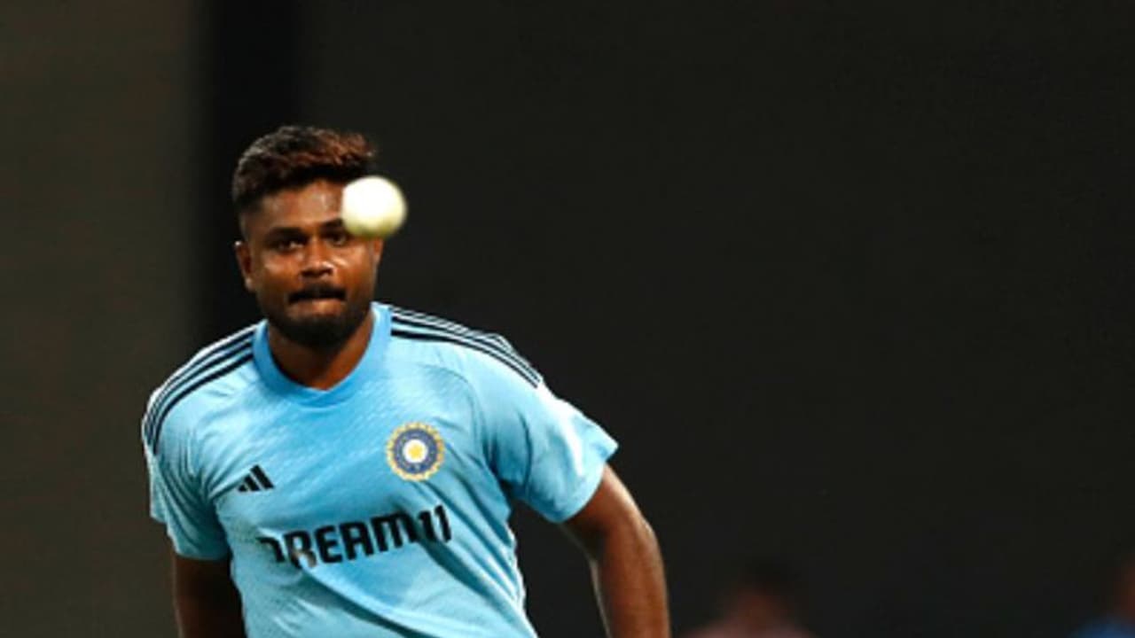 മൂന്നാം ഏകദിനം; ആരാധകര്ക്ക് സര്പ്രൈസ് ഒരുക്കാന് സഞ്ജു സാംസണ്, പുതിയ ചുമതല! മൂന്നാം ഏകദിനം; ആരാധകര്ക്ക് സര്പ്രൈസ് ഒരുക്കാന് സഞ്ജു സാംസണ്, പുതിയ ചുമതല!