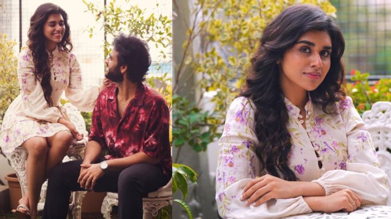 காதல் வலையில் விழுந்துவிட்டாரா மீனாட்சி? Lovendra Cassandra என்றால் என்ன? ரசிகர்களை குழப்பும் புதிய வீடியோ! காதல் வலையில் விழுந்துவிட்டாரா மீனாட்சி? Lovendra Cassandra என்றால் என்ன? ரசிகர்களை குழப்பும் புதிய வீடியோ!