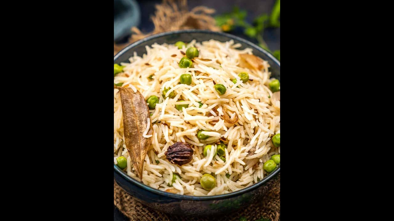 செம்ம சுவையான தேங்காய் பால் பட்டாணி பிரியாணி.. ரெசிபி இதோ!