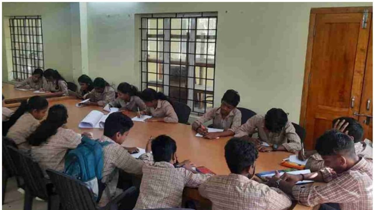 പ്രിയ വിദ്യാഭ്യാസ മന്ത്രിക്ക്...; ഒന്നും രണ്ടുമല്ല, ഒരുങ്ങുന്നത് 1000 ആശംസാകാർഡുകൾ, വെറും കാര്ഡുകളുമല്ല! പ്രിയ വിദ്യാഭ്യാസ മന്ത്രിക്ക്...; ഒന്നും രണ്ടുമല്ല, ഒരുങ്ങുന്നത് 1000 ആശംസാകാർഡുകൾ, വെറും കാര്ഡുകളുമല്ല!