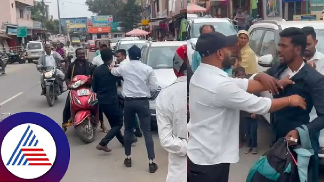 ನಡುರಸ್ತೆಯಲ್ಲಿ ಪ್ರೇಮಿಗಳ ಕಿತ್ತಾಟ; ಯುವತಿಗೆ ಹಲ್ಲೆ ಮಾಡಿದನೆಂದು, ಪ್ರಿಯಕರನಿಗೆ ಹಿಗ್ಗಾಮುಗ್ಗಾ ಥಳಿಸಿದ ಸಾರ್ವಜನಿಕರು! ನಡುರಸ್ತೆಯಲ್ಲಿ ಪ್ರೇಮಿಗಳ ಕಿತ್ತಾಟ; ಯುವತಿಗೆ ಹಲ್ಲೆ ಮಾಡಿದನೆಂದು, ಪ್ರಿಯಕರನಿಗೆ ಹಿಗ್ಗಾಮುಗ್ಗಾ ಥಳಿಸಿದ ಸಾರ್ವಜನಿಕರು!