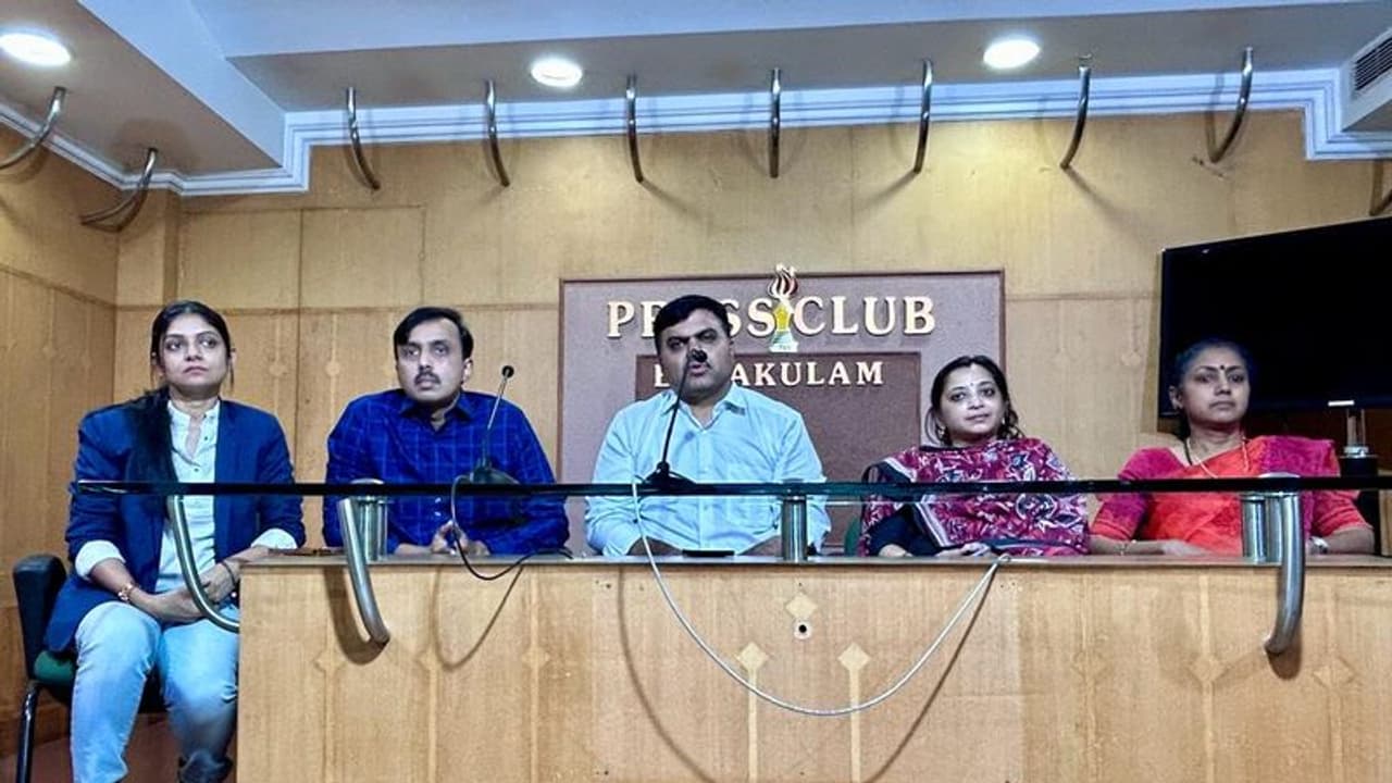 അർബുദ രോഗികൾക്ക് റേഡിയേഷൻ ചികിത്സയിൽ 50% നിരക്കിളവുമായി ആസ്റ്റർ മെഡ്സിറ്റി അർബുദ രോഗികൾക്ക് റേഡിയേഷൻ ചികിത്സയിൽ 50% നിരക്കിളവുമായി ആസ്റ്റർ മെഡ്സിറ്റി