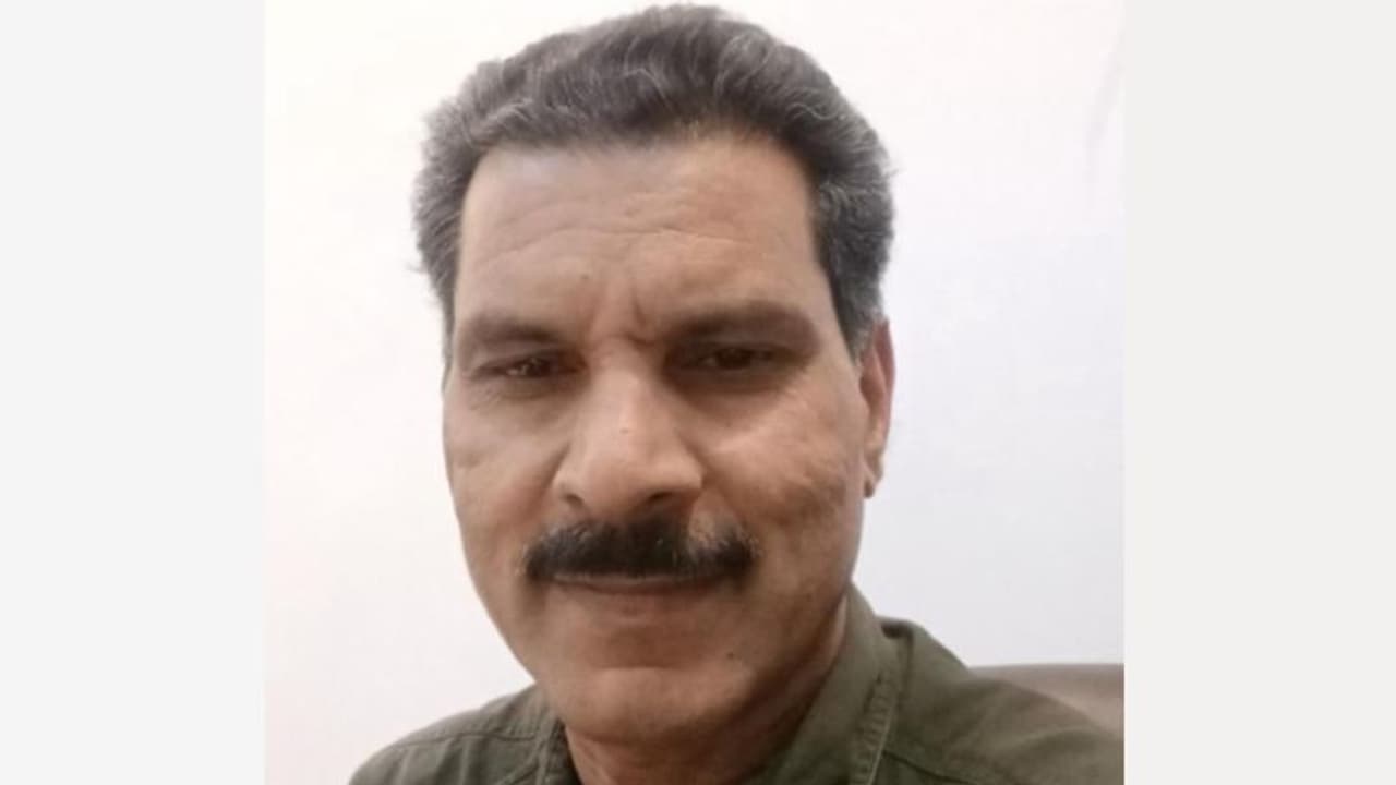 വർക് ഷോപ്പിൽ ജോലിക്കിടെ മരിച്ച പ്രവാസി മലയാളിയുടെ മൃതദേഹം നാട്ടിലെത്തിച്ച് സംസ്കരിച്ചു വർക് ഷോപ്പിൽ ജോലിക്കിടെ മരിച്ച പ്രവാസി മലയാളിയുടെ മൃതദേഹം നാട്ടിലെത്തിച്ച് സംസ്കരിച്ചു