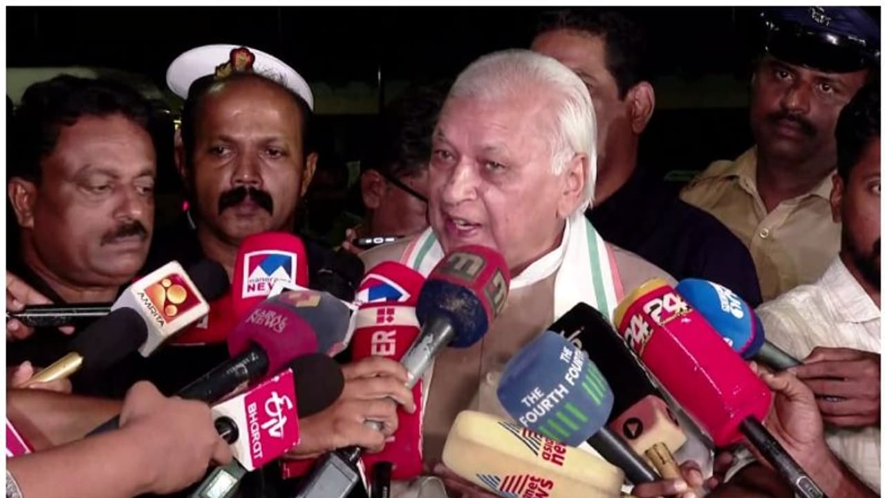 Kerala HC grants bail to 7 SFI activists who waved black flags at Governor in Thiruvananthapuram Kerala HC grants bail to 7 SFI activists who waved black flags at Governor in Thiruvananthapuram