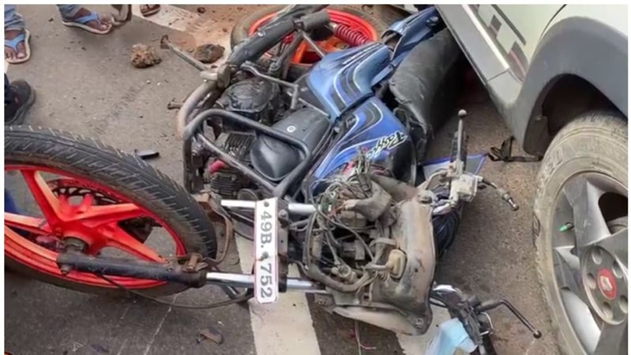 കാറും ബൈക്കും കൂട്ടിയിടിച്ച് ബൈക്ക് യാത്രക്കാരൻ മരിച്ച സംഭവം; കാർ ഡ്രൈവർക്കെതിരെ കുറ്റകരമായ നരഹത്യയ്ക്ക് കേസ്