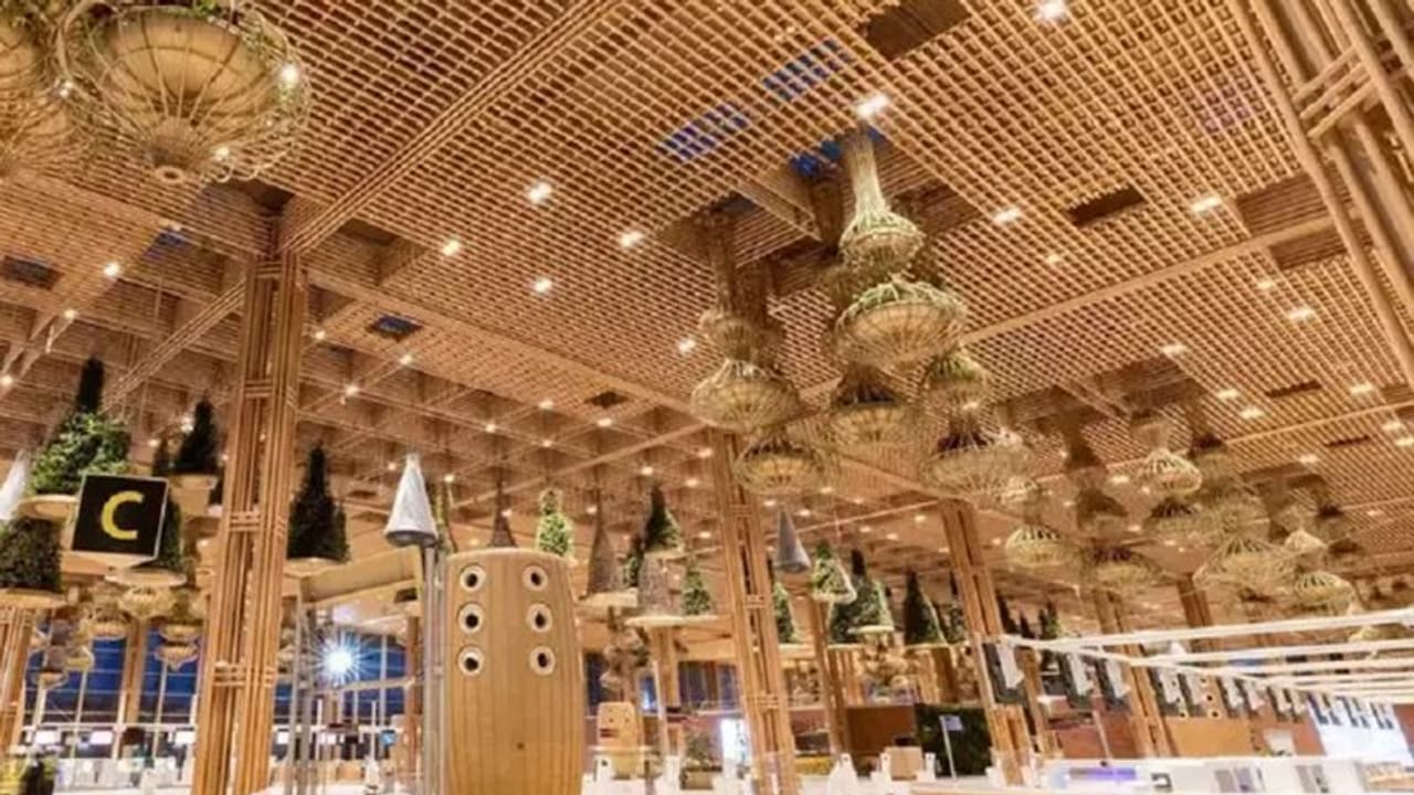 ಬೆಂಗಳೂರು ಏರ್ಪೋರ್ಟ್ಗೆ ವಿಶ್ವಮಟ್ಟದ ಪ್ರಶಸ್ತಿ: ಟರ್ಮಿನಲ್ 2 ಒಳಾಂಗಣ ವಿನ್ಯಾಸಕ್ಕೆ ಫಿದಾ ಬೆಂಗಳೂರು ಏರ್ಪೋರ್ಟ್ಗೆ ವಿಶ್ವಮಟ್ಟದ ಪ್ರಶಸ್ತಿ: ಟರ್ಮಿನಲ್ 2 ಒಳಾಂಗಣ ವಿನ್ಯಾಸಕ್ಕೆ ಫಿದಾ