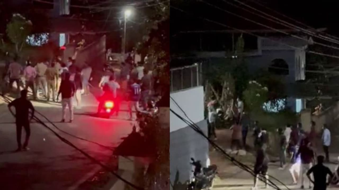 നവകേരള സദസ് പ്രതിഷേധം ; ആറ്റിങ്ങലില് പരസ്പരം വീടുകള് ആക്രമിച്ച് യൂത്ത് കോണ്ഗ്രസ് ഡിവൈഎഫ് പ്രവര്ത്തകര് നവകേരള സദസ് പ്രതിഷേധം ; ആറ്റിങ്ങലില് പരസ്പരം വീടുകള് ആക്രമിച്ച് യൂത്ത് കോണ്ഗ്രസ് ഡിവൈഎഫ് പ്രവര്ത്തകര്