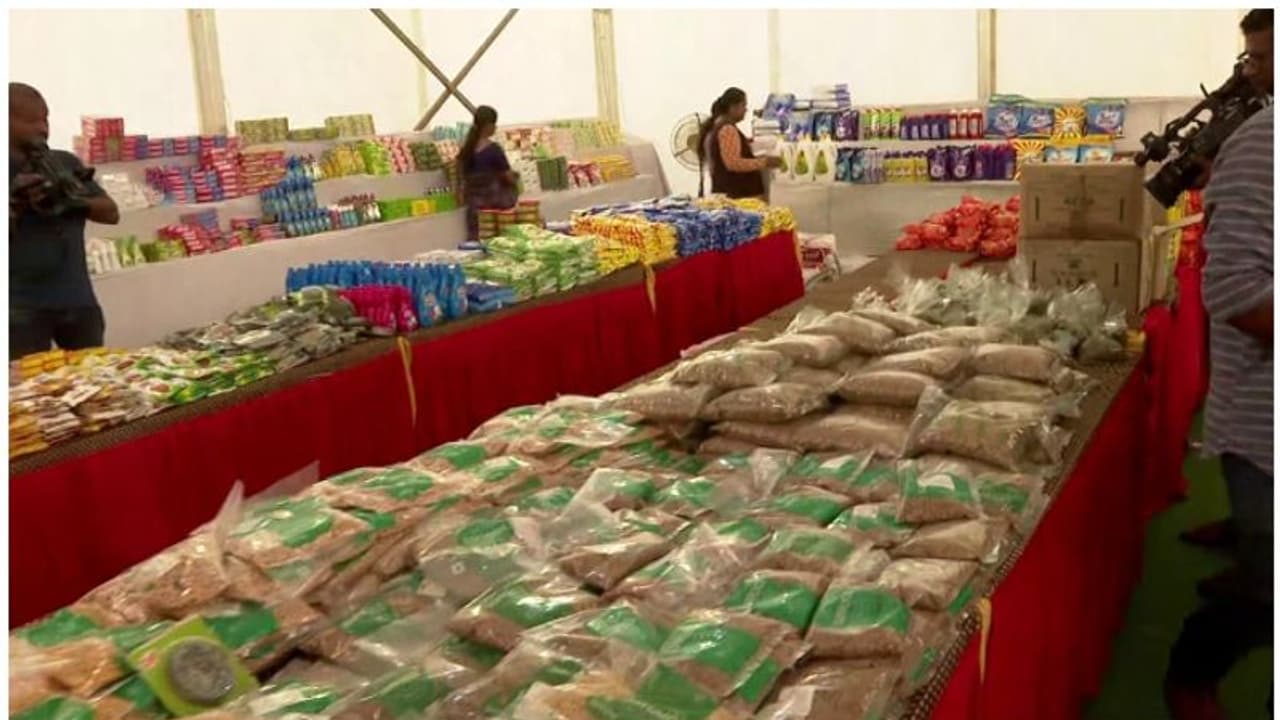 സബ്സിഡി സാധനങ്ങള് ഒന്നുമില്ല; തൃശ്ശൂരില് സപ്ലൈകോ ക്രിസ്മസ് ചന്തയുടെ ഉദ്ഘാടനം മുടങ്ങി സബ്സിഡി സാധനങ്ങള് ഒന്നുമില്ല; തൃശ്ശൂരില് സപ്ലൈകോ ക്രിസ്മസ് ചന്തയുടെ ഉദ്ഘാടനം മുടങ്ങി