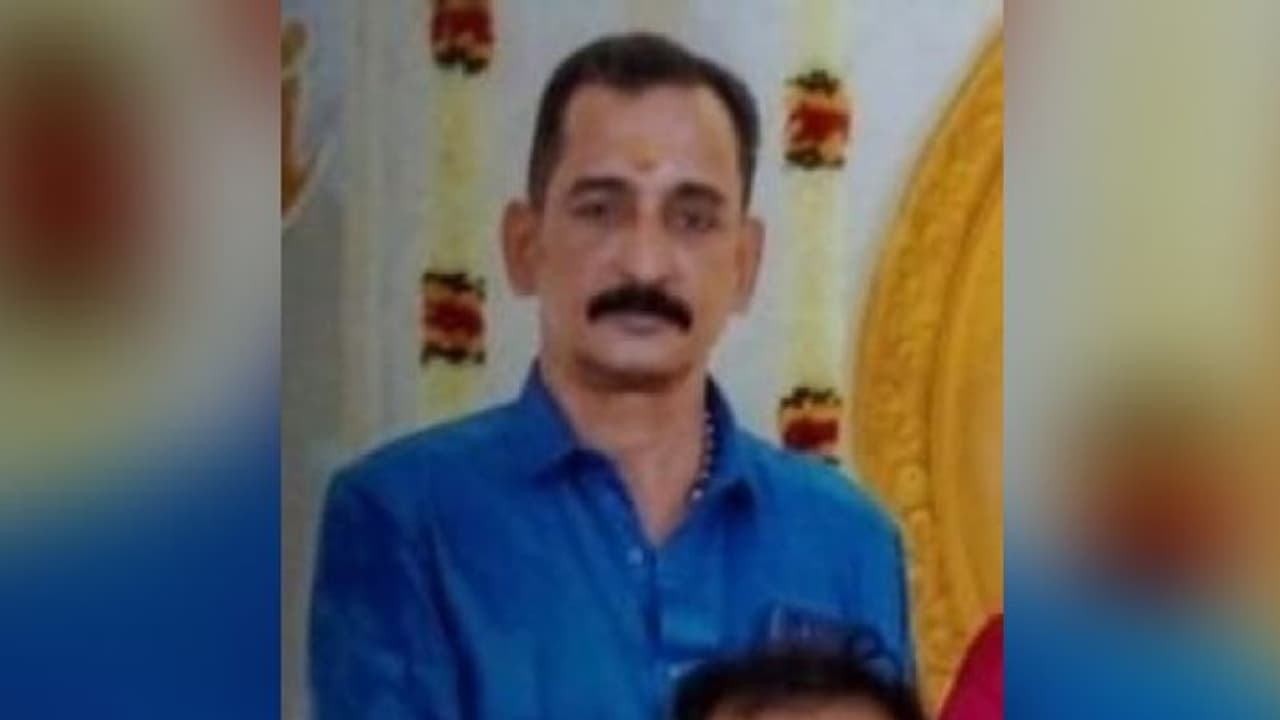 ക്രിമിനൽ കേസ് പ്രതി വെട്ടേറ്റ് മരിച്ചു; സുഹൃത്തുക്കൾ കസ്റ്റഡിയിൽ ക്രിമിനൽ കേസ് പ്രതി വെട്ടേറ്റ് മരിച്ചു; സുഹൃത്തുക്കൾ കസ്റ്റഡിയിൽ