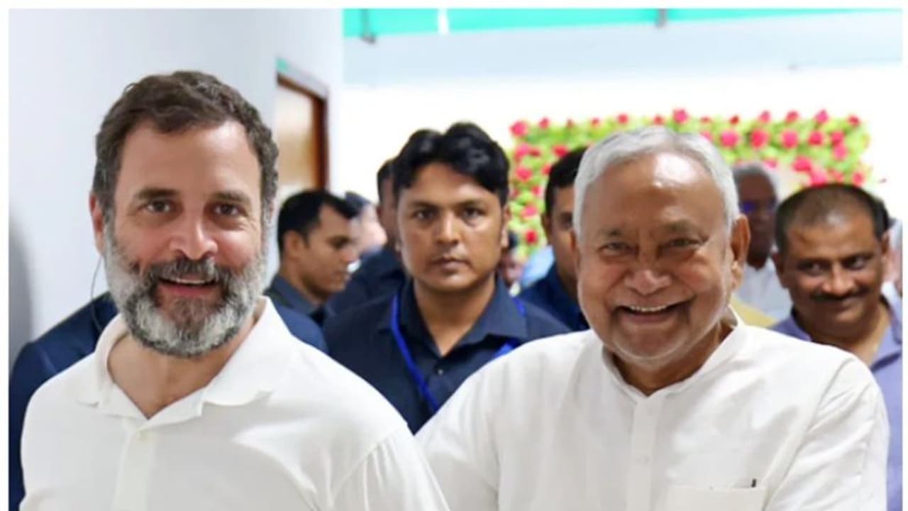 പ്രധാനമന്ത്രി സ്ഥാനാർത്ഥി തർക്കം: അനുനയ ശ്രമവുമായി രാഹുൽ ഗാന്ധി; നിതീഷ് കുമാറിനെ ഫോണിൽ വിളിച്ചു പ്രധാനമന്ത്രി സ്ഥാനാർത്ഥി തർക്കം: അനുനയ ശ്രമവുമായി രാഹുൽ ഗാന്ധി; നിതീഷ് കുമാറിനെ ഫോണിൽ വിളിച്ചു