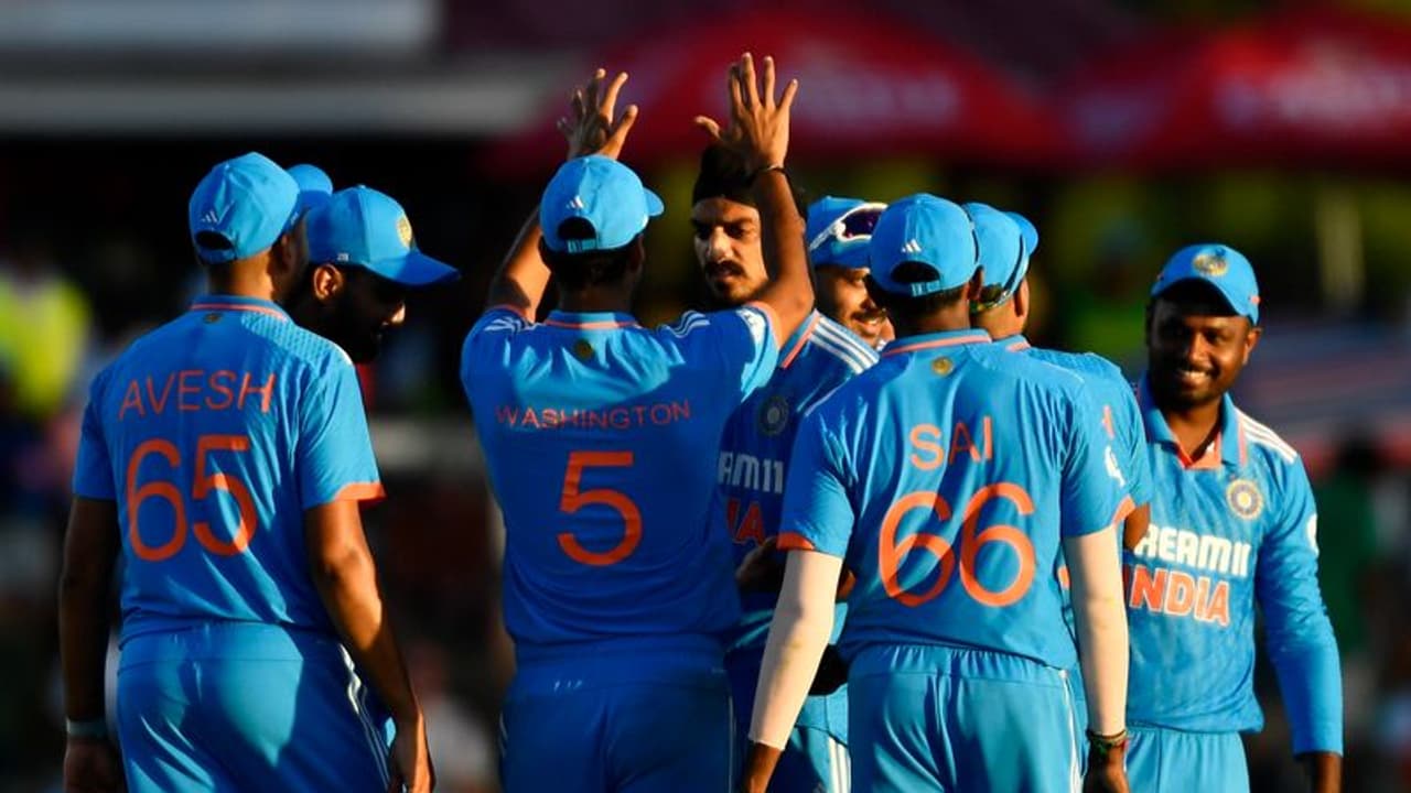 ടി20 ലോകകപ്പില് അവന് യോജിച്ചത് മൂന്നാം നമ്പര്! കോലിയെ മാറ്റണമെന്ന് ബ്രയാന് ലാറ; കാരണം വ്യക്തമാക്കി ഇതിഹാസം ടി20 ലോകകപ്പില് അവന് യോജിച്ചത് മൂന്നാം നമ്പര്! കോലിയെ മാറ്റണമെന്ന് ബ്രയാന് ലാറ; കാരണം വ്യക്തമാക്കി ഇതിഹാസം