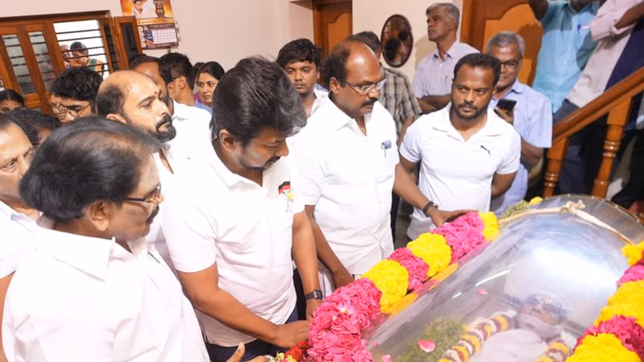 அமைச்சர் கேகேஎஸ்எஸ்ஆர் ராமச்சந்திரனின் தாயார் மறைவுக்கு அமைச்சர்கள் நேரில் அஞ்சலி அமைச்சர் கேகேஎஸ்எஸ்ஆர் ராமச்சந்திரனின் தாயார் மறைவுக்கு அமைச்சர்கள் நேரில் அஞ்சலி