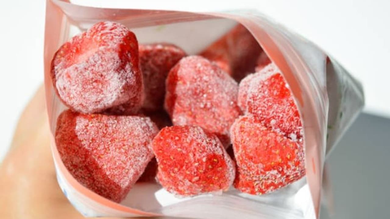 ഡ്രൈഡ് സ്ട്രോബെറി അഥവാ സ്ട്രോബെറി ഉണക്കിയത് കഴിച്ചിട്ടുണ്ടോ? ഇതിന്റെ പ്രത്യേകത അറിയാം... ഡ്രൈഡ് സ്ട്രോബെറി അഥവാ സ്ട്രോബെറി ഉണക്കിയത് കഴിച്ചിട്ടുണ്ടോ? ഇതിന്റെ പ്രത്യേകത അറിയാം...