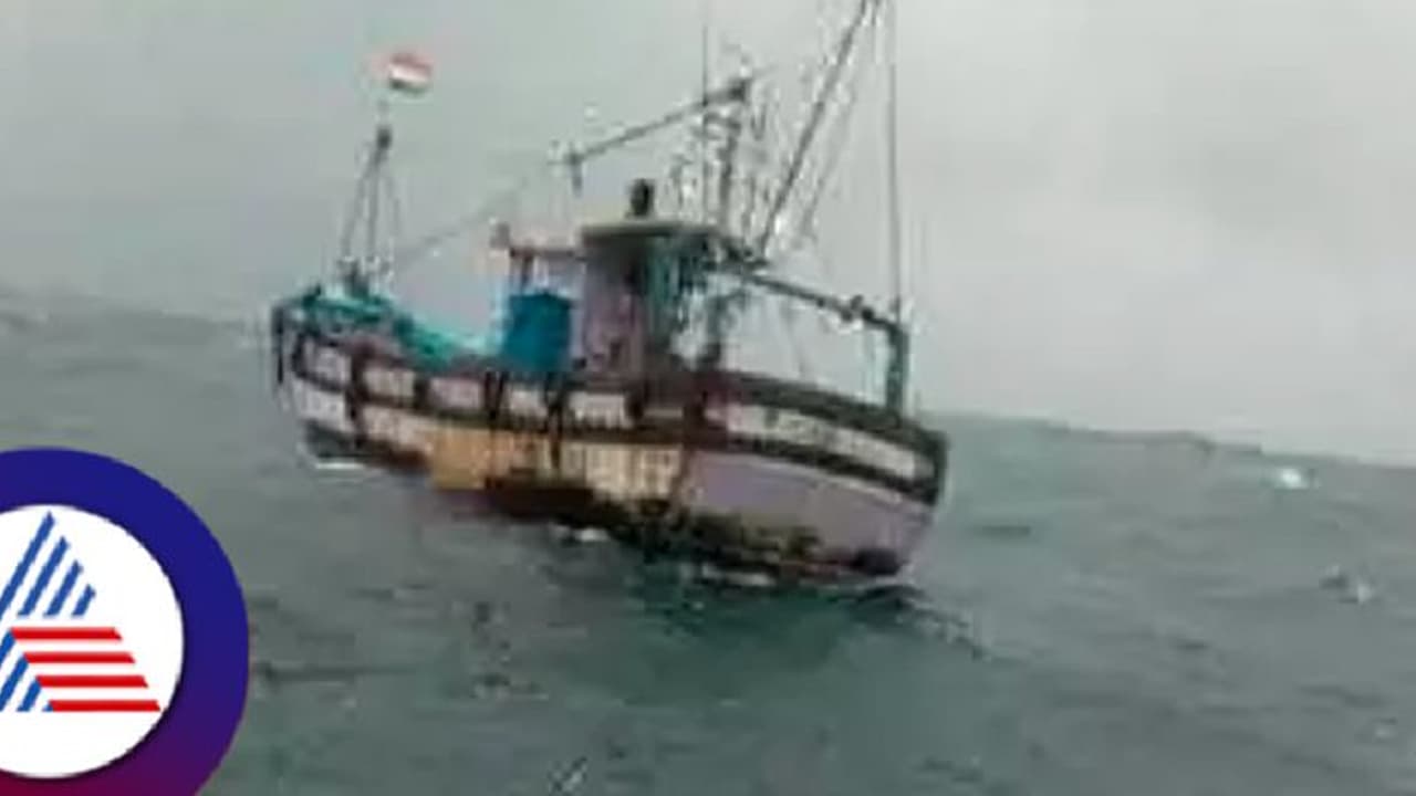 ಮಲ್ಪೆ ಸಮುದ್ರದಲ್ಲಿ ಮೀನುಗಾರಿಕಾ ಬೋಟ್ ಮುಳುಗಡೆ, 8 ಮೀನುಗಾರರ ರಕ್ಷಣೆ