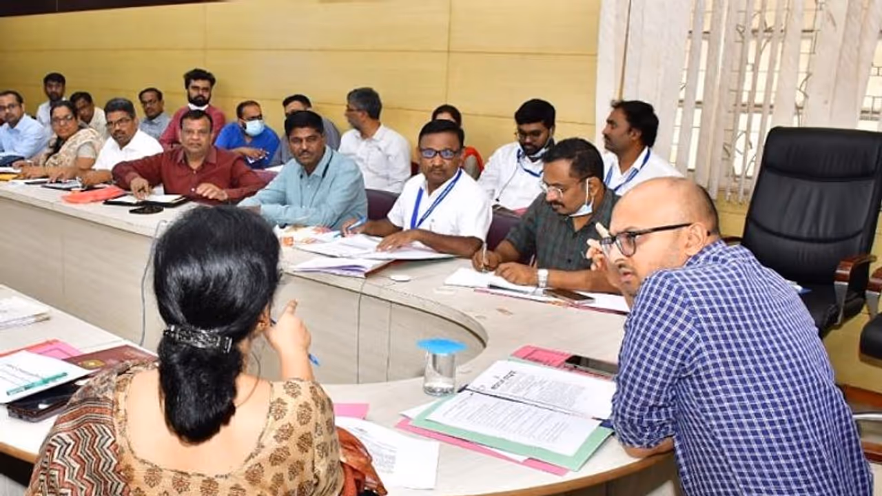 ಧಾರವಾಡ: ಕೋವಿಡ್ ಸುರಕ್ಷತಾ ಕ್ರಮಗಳ ಜಾಗೃತಿ ಮೂಡಿಸಿ, ಡಿಸಿ ಗುರುದತ್ತ ಹೆಗಡೆ