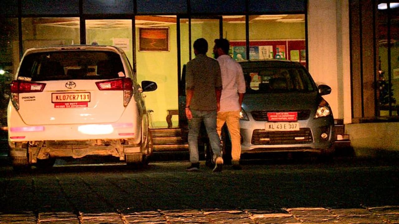 100 കോടിയോളം രൂപ രാജ്യത്തെത്താതെ വിദേശത്തേക്ക് കൊണ്ടുപോയി; കൊച്ചിയിലെ സ്ഥാപനത്തില്‍ ആദായ നികുതി റെയ്ഡ്