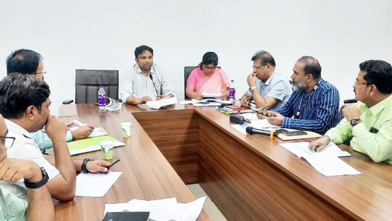 ಕೋವಿಡ್ ನಿಯಂತ್ರಣಕ್ಕೆ ಅಗತ್ಯ ಮುನ್ನೆಚ್ಚರಿಕೆ ಕ್ರಮ ಕೈಗೊಳ್ಳಿ : ಮೈಸೂರು ಡಿಸಿ ಸೂಚನೆ ಕೋವಿಡ್ ನಿಯಂತ್ರಣಕ್ಕೆ ಅಗತ್ಯ ಮುನ್ನೆಚ್ಚರಿಕೆ ಕ್ರಮ ಕೈಗೊಳ್ಳಿ : ಮೈಸೂರು ಡಿಸಿ ಸೂಚನೆ