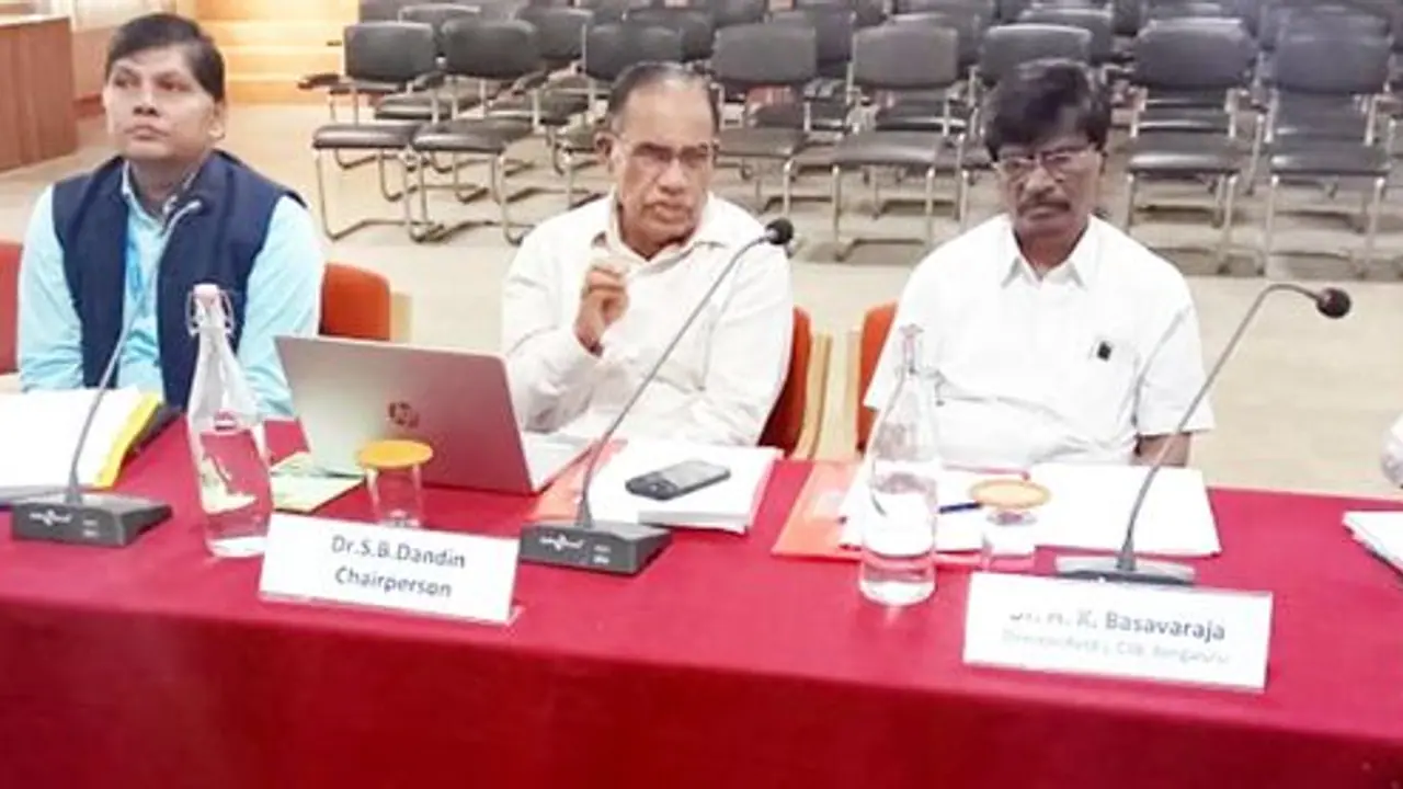 ರೇಷ್ಮೆ ಕೃಷಿಯಲ್ಲಿ ಮತ್ತಷ್ಟು ಸಂಶೋಧನೆ ಅಗತ್ಯ : ಡಾ.ಎಸ್.ಬಿ. ದಂಡಿನ್ ರೇಷ್ಮೆ ಕೃಷಿಯಲ್ಲಿ ಮತ್ತಷ್ಟು ಸಂಶೋಧನೆ ಅಗತ್ಯ : ಡಾ.ಎಸ್.ಬಿ. ದಂಡಿನ್