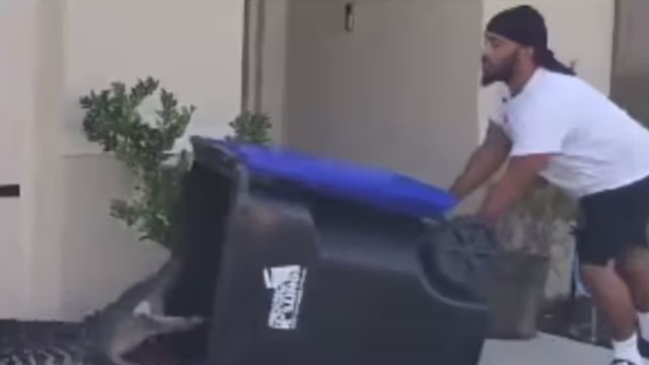 വേസ്റ്റ് ബിൻ കൊണ്ട് ചീങ്കണ്ണിയെ പിടിക്കുന്ന യുവാവ്; വീഡിയോ വീണ്ടും വൈറലാകുന്നു...