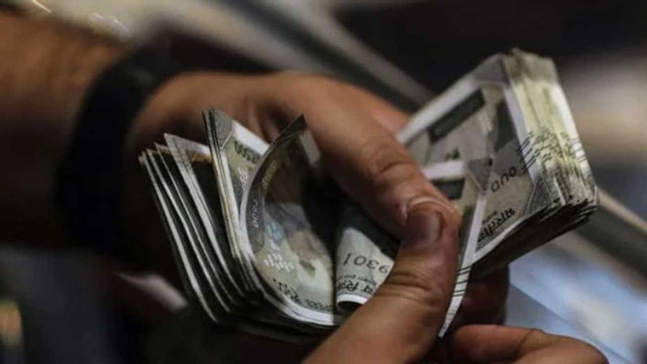 ഖജനാവ് കാലി, 370 പദ്ധതികൾ താൽക്കാലികമായി നിർത്തിവെച്ചു, സാമ്പത്തിക പ്രതിസന്ധിയിൽ ഉഴറി ബിജെപി സംസ്ഥാന സർക്കാർ ഖജനാവ് കാലി, 370 പദ്ധതികൾ താൽക്കാലികമായി നിർത്തിവെച്ചു, സാമ്പത്തിക പ്രതിസന്ധിയിൽ ഉഴറി ബിജെപി സംസ്ഥാന സർക്കാർ