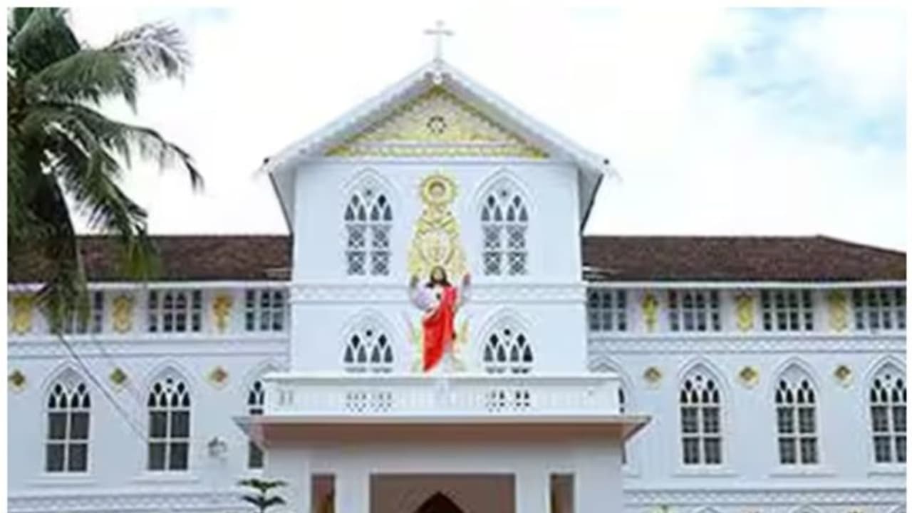 കുർബാന തർക്കത്തിൽ സമവായം; ക്രിസ്മസ് ദിനം എല്ലാ പള്ളികളിലും സിനഡ് കുർബാന; തീരുമാനവുമായി അതിരൂപത സംരക്ഷണ സമിതി