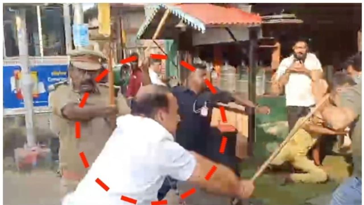 പ്രതിഷേധക്കാരെ മർദിച്ച സംഭവം; കോടതി ഇടപെട്ടു, മുഖ്യമന്ത്രിയുടെ ഗൺമാനെതിരെ കേസെടുത്ത് പൊലീസ് പ്രതിഷേധക്കാരെ മർദിച്ച സംഭവം; കോടതി ഇടപെട്ടു, മുഖ്യമന്ത്രിയുടെ ഗൺമാനെതിരെ കേസെടുത്ത് പൊലീസ്