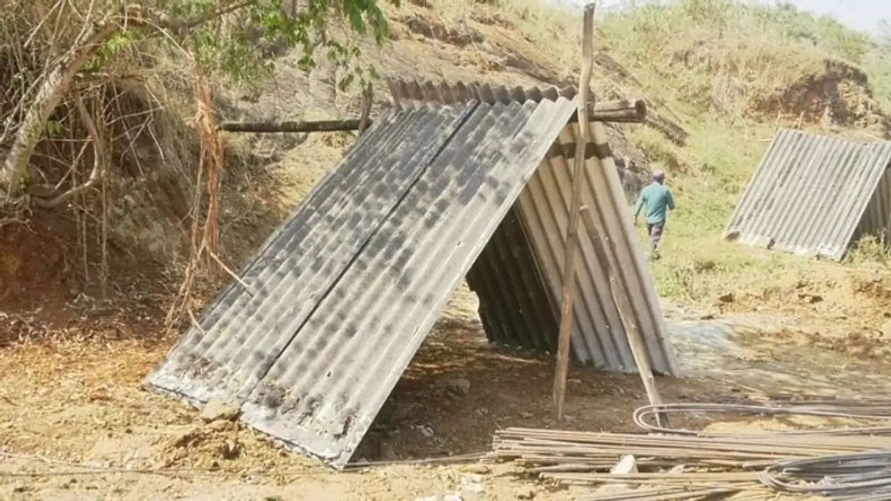 ಕೊಡಗು: ಸೂರಿಗಾಗಿ ಶೆಡ್ಡು ಹಾಕಿ ಕುಳಿತ 80 ಕುಟುಂಬಗಳು, ಭೂಮಿ ತನ್ನದೆಂದು ಅಧಿಕಾರಿಗಳ ಮೊರೆ ಹೋದ ವ್ಯಕ್ತಿ