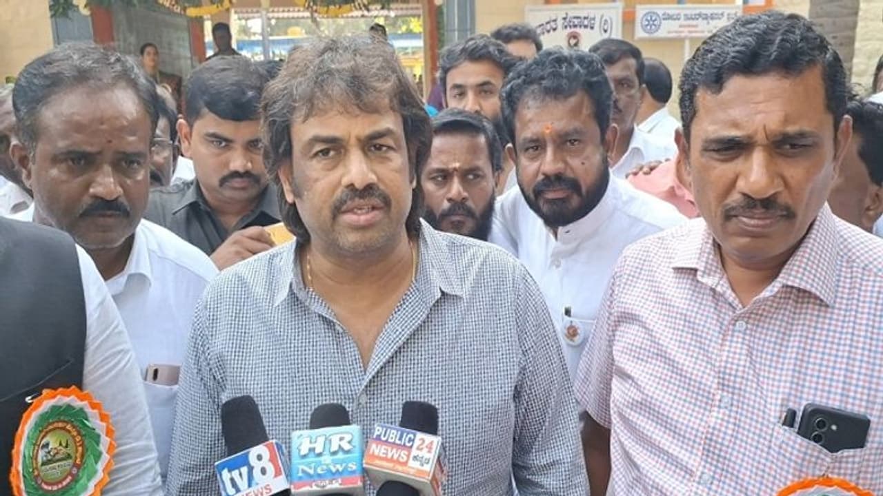 ಮಕ್ಕಳಿಂದ ಶೌಚಾಲಯ ಸ್ವಚ್ಛತೆ ತಪ್ಪಿತಸ್ಥರ ವಿರುದ್ಧ ಕ್ರಮ: ಸಚಿವ ಮಧು ಬಂಗಾರಪ್ಪ ಮಕ್ಕಳಿಂದ ಶೌಚಾಲಯ ಸ್ವಚ್ಛತೆ ತಪ್ಪಿತಸ್ಥರ ವಿರುದ್ಧ ಕ್ರಮ: ಸಚಿವ ಮಧು ಬಂಗಾರಪ್ಪ