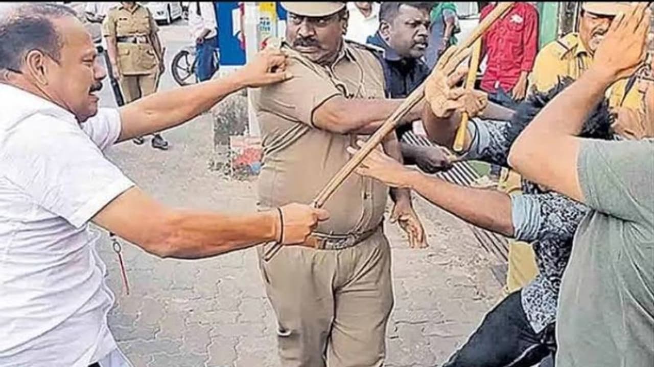 ഒടുക്കം വരെ പിറകെ കാണും, സിപിഎം കൊടുക്കുന്ന ഗുണ്ട കൂലി അല്ലാതെ പെൻഷൻ രണ്ടുപേരും മേടിക്കില്ല, പാക്കലാം: അബിൻ ഒടുക്കം വരെ പിറകെ കാണും, സിപിഎം കൊടുക്കുന്ന ഗുണ്ട കൂലി അല്ലാതെ പെൻഷൻ രണ്ടുപേരും മേടിക്കില്ല, പാക്കലാം: അബിൻ