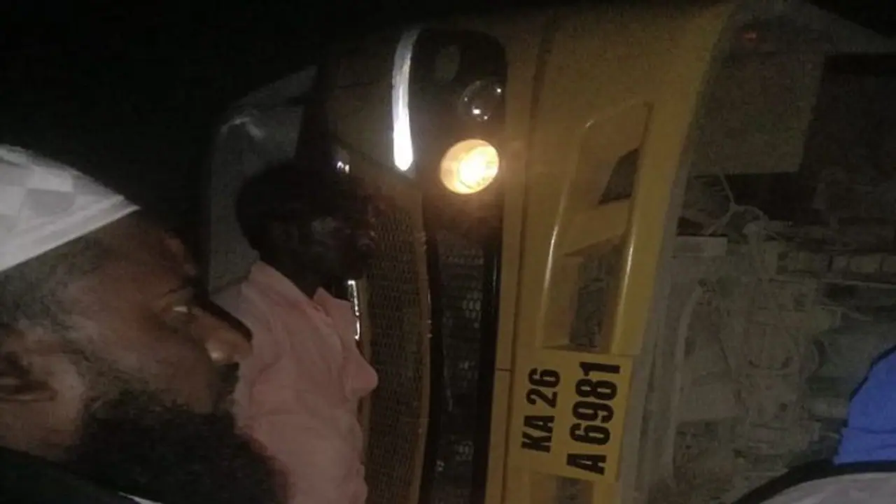 ಗದಗ: ಪ್ರವಾಸಕ್ಕೆ ಹೊರಟಿದ್ದ ಖಾಸಗಿ ಬಸ್‌ ಪಲ್ಟಿ, ಹಲವು ವಿದ್ಯಾರ್ಥಿಗಳಿಗೆ ಗಾಯ, ತಪ್ಪಿದ ಭಾರೀ ದುರಂತ..!