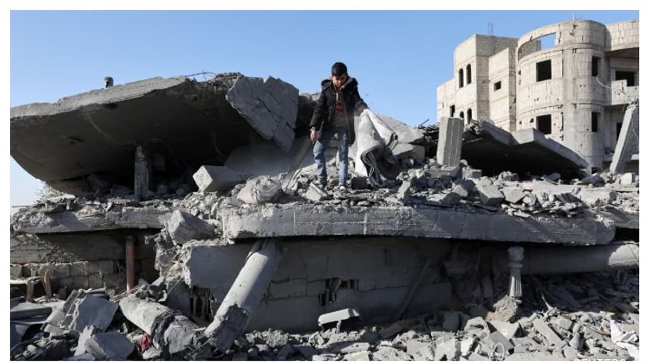 യുദ്ധം നിർത്താതെ ഇസ്രയേൽ, വ്യോമാക്രമണത്തിൽ അഫ്ഗാൻ കുടുംബത്തിലെ 70 പേർ കൊല്ലപ്പെട്ടു യുദ്ധം നിർത്താതെ ഇസ്രയേൽ, വ്യോമാക്രമണത്തിൽ അഫ്ഗാൻ കുടുംബത്തിലെ 70 പേർ കൊല്ലപ്പെട്ടു