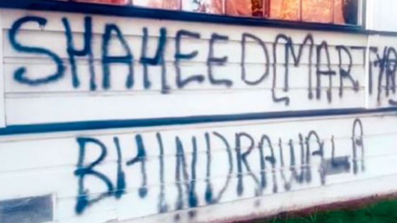 ಅಮೆರಿಕಾದಲ್ಲೂ ಖಲಿಸ್ತಾನಿಗಳ ಉದ್ಧಟತನ: ಹಿಂದೂ ದೇಗುಲದ ಗೋಡೆಗಳ ಮೇಲೆ ಭಾರತ ವಿರೋಧಿ ಗೀಚು ಬರಹ ಅಮೆರಿಕಾದಲ್ಲೂ ಖಲಿಸ್ತಾನಿಗಳ ಉದ್ಧಟತನ: ಹಿಂದೂ ದೇಗುಲದ ಗೋಡೆಗಳ ಮೇಲೆ ಭಾರತ ವಿರೋಧಿ ಗೀಚು ಬರಹ
