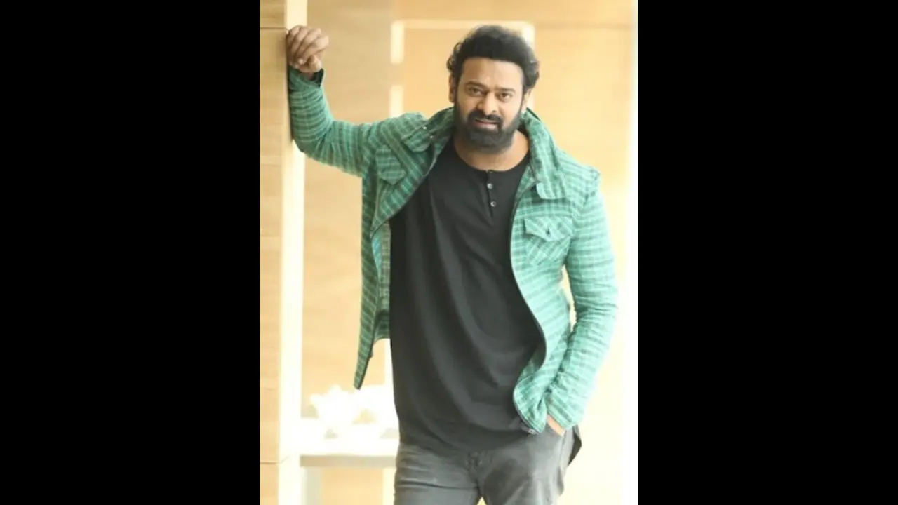 సినిమాలకు బ్రేక్ ఇవ్వబోతున్న ప్రభాస్.. సమంతను ఫాలో అవుతున్నాడా..? సినిమాలకు బ్రేక్ ఇవ్వబోతున్న ప్రభాస్.. సమంతను ఫాలో అవుతున్నాడా..?