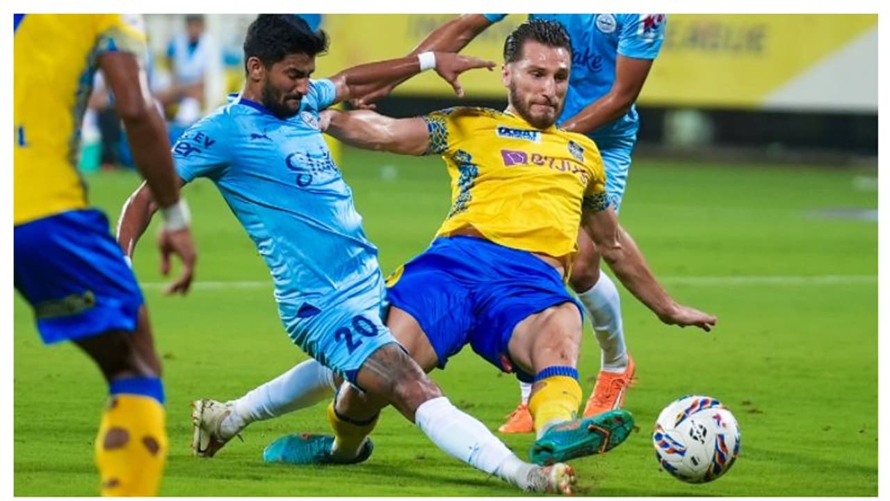 കൊച്ചിയില് ക്രിസ്മസ് വിരുന്ന്! മുംബൈ സിറ്റിയെ തകര്ത്ത് കേരള ബ്ലാസ്റ്റേഴ്സ്; ജയം രണ്ട് ഗോളുകള്ക്ക് കൊച്ചിയില് ക്രിസ്മസ് വിരുന്ന്! മുംബൈ സിറ്റിയെ തകര്ത്ത് കേരള ബ്ലാസ്റ്റേഴ്സ്; ജയം രണ്ട് ഗോളുകള്ക്ക്