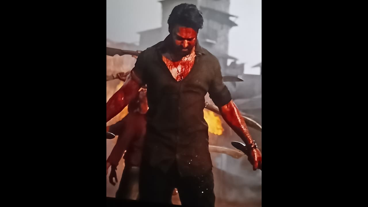 Salaar Making Video: `సలార్` విధ్వంసం వెనుక ఇంతటి కష్టం దాగుందా?.. Salaar Making Video: `సలార్` విధ్వంసం వెనుక ఇంతటి కష్టం దాగుందా?..