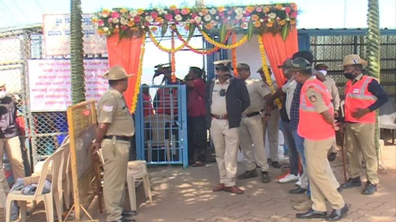 ಚಿಕ್ಕಮಗಳೂರು: ದತ್ತ ಜಯಂತಿ ಅಂಗವಾಗಿ ಸಂಕೀರ್ತನಾ ಯಾತ್ರೆ, ದತ್ತಪೀಠದಲ್ಲಿ ಅನುಸೂಯಾ ಜಯಂತಿ..! ಚಿಕ್ಕಮಗಳೂರು: ದತ್ತ ಜಯಂತಿ ಅಂಗವಾಗಿ ಸಂಕೀರ್ತನಾ ಯಾತ್ರೆ, ದತ್ತಪೀಠದಲ್ಲಿ ಅನುಸೂಯಾ ಜಯಂತಿ..!