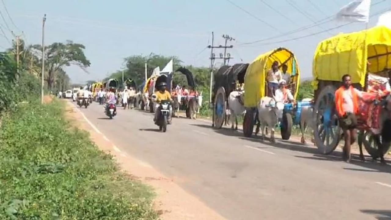 ಚಿತ್ರದುರ್ಗ: ಸಂಭ್ರಮದ ಮಿಂಚೇರಿ ಎತ್ತಿನ ಬಂಡಿ ಯಾತ್ರೆ ಚಿತ್ರದುರ್ಗ: ಸಂಭ್ರಮದ ಮಿಂಚೇರಿ ಎತ್ತಿನ ಬಂಡಿ ಯಾತ್ರೆ