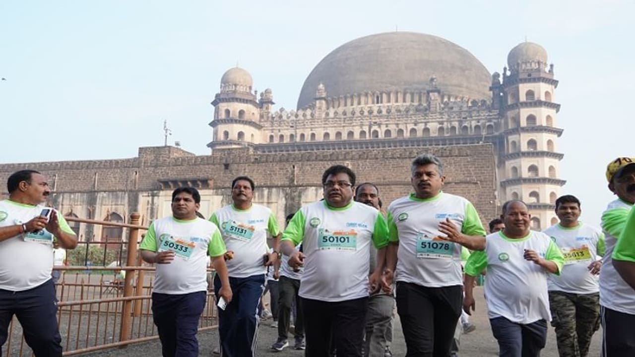 ವಿಜಯಪುರ: ಮ್ಯಾರಾಥಾನ್ನಲ್ಲಿ ಓಡಿದ ಸಚಿವ ಎಂ.ಬಿ. ಪಾಟೀಲ್, ಯತ್ನಾಳ್..! ವಿಜಯಪುರ: ಮ್ಯಾರಾಥಾನ್ನಲ್ಲಿ ಓಡಿದ ಸಚಿವ ಎಂ.ಬಿ. ಪಾಟೀಲ್, ಯತ್ನಾಳ್..!