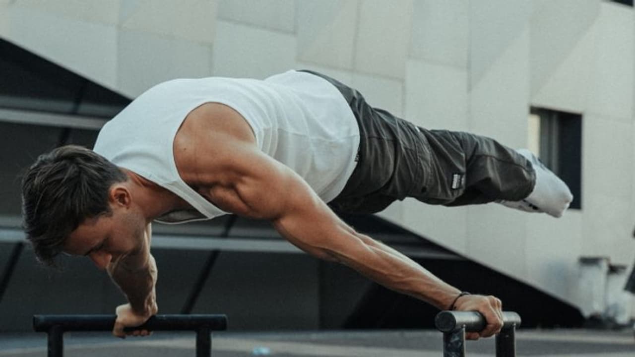 കാലിസ്തെനിക്സും വെയിറ്റ് ട്രെയിനിംഗും; പ്രാഥമികമായി അറിയേണ്ടത്... കാലിസ്തെനിക്സും വെയിറ്റ് ട്രെയിനിംഗും; പ്രാഥമികമായി അറിയേണ്ടത്...