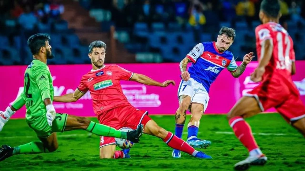 ಐಎಸ್ಎಲ್ ಫುಟ್ಬಾಲ್: ಮತ್ತೆ ಡ್ರಾಗೆ ತೃಪ್ತಿಪಟ್ಟ ಬೆಂಗಳೂರು ಎಫ್ಸಿ ಐಎಸ್ಎಲ್ ಫುಟ್ಬಾಲ್: ಮತ್ತೆ ಡ್ರಾಗೆ ತೃಪ್ತಿಪಟ್ಟ ಬೆಂಗಳೂರು ಎಫ್ಸಿ