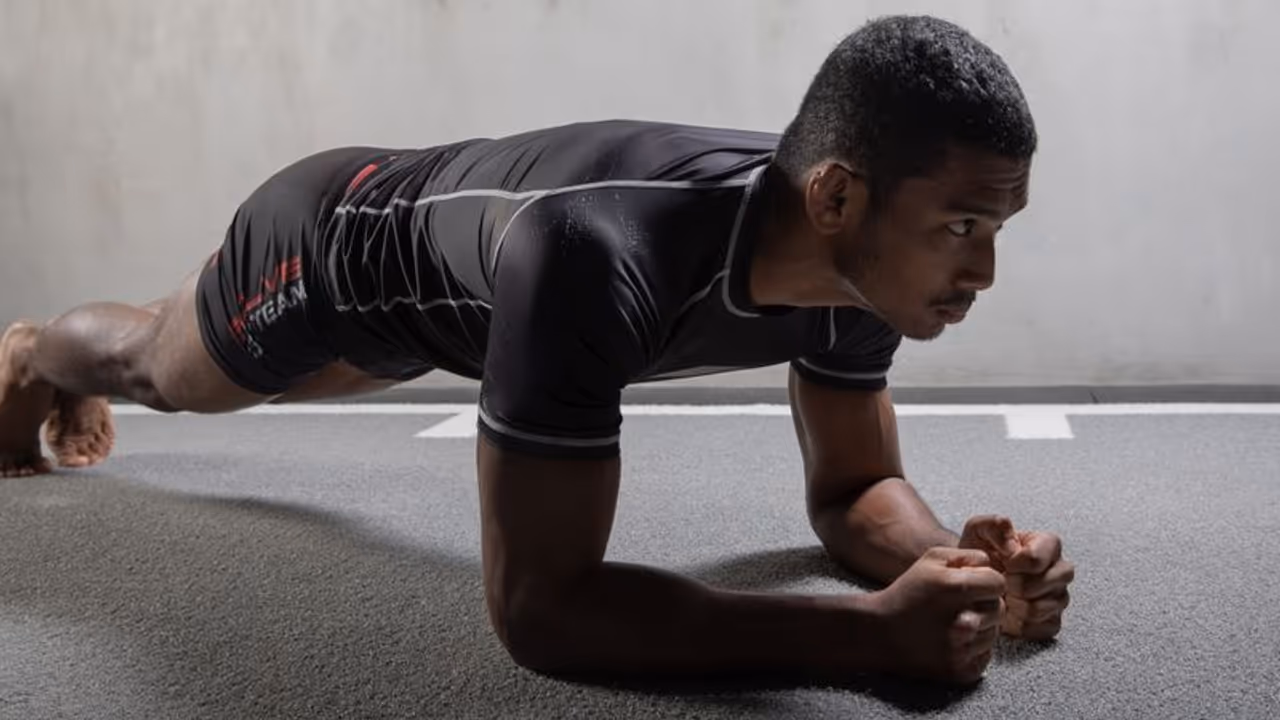 പ്ലാങ്ക് വ്യായാമം പതിവായി ചെയ്താൽ ലഭിക്കുന്ന ആരോഗ്യഗുണങ്ങൾ പ്ലാങ്ക് വ്യായാമം പതിവായി ചെയ്താൽ ലഭിക്കുന്ന ആരോഗ്യഗുണങ്ങൾ