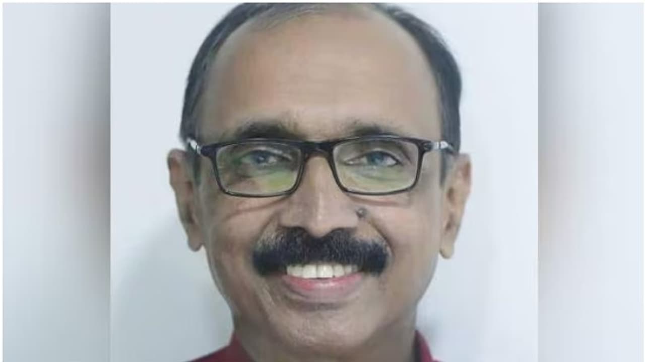 'എക്സിക്കുട്ടനി'ലൂടെ പ്രശസ്തനായ കാർട്ടൂണിസ്റ്റ് രജീന്ദ്രകുമാർ അന്തരിച്ചു 'എക്സിക്കുട്ടനി'ലൂടെ പ്രശസ്തനായ കാർട്ടൂണിസ്റ്റ് രജീന്ദ്രകുമാർ അന്തരിച്ചു