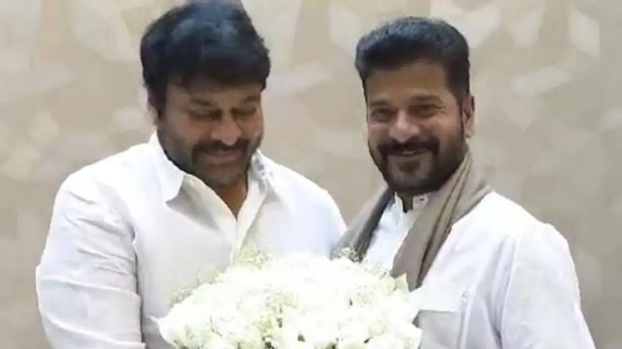 Chiranjeevi : సీఎం రేవంత్ రెడ్డిని కలిసిన చిరంజీవి.. బొకే అందించి శుభాకాంక్షలు తెలిపిన మెగాస్టార్ Chiranjeevi : సీఎం రేవంత్ రెడ్డిని కలిసిన చిరంజీవి.. బొకే అందించి శుభాకాంక్షలు తెలిపిన మెగాస్టార్