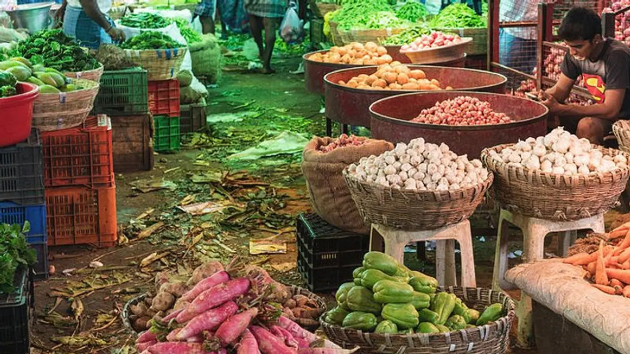 ಫೆಂಗಲ್ ಚಂಡಮಾರುತ ಎಫೆಕ್ಟ್‌: ಗಗನಕ್ಕೇರಿದ ತರಕಾರಿ ಬೆಲೆ, ಕಂಗಾಲಾದ ಗ್ರಾಹಕ!