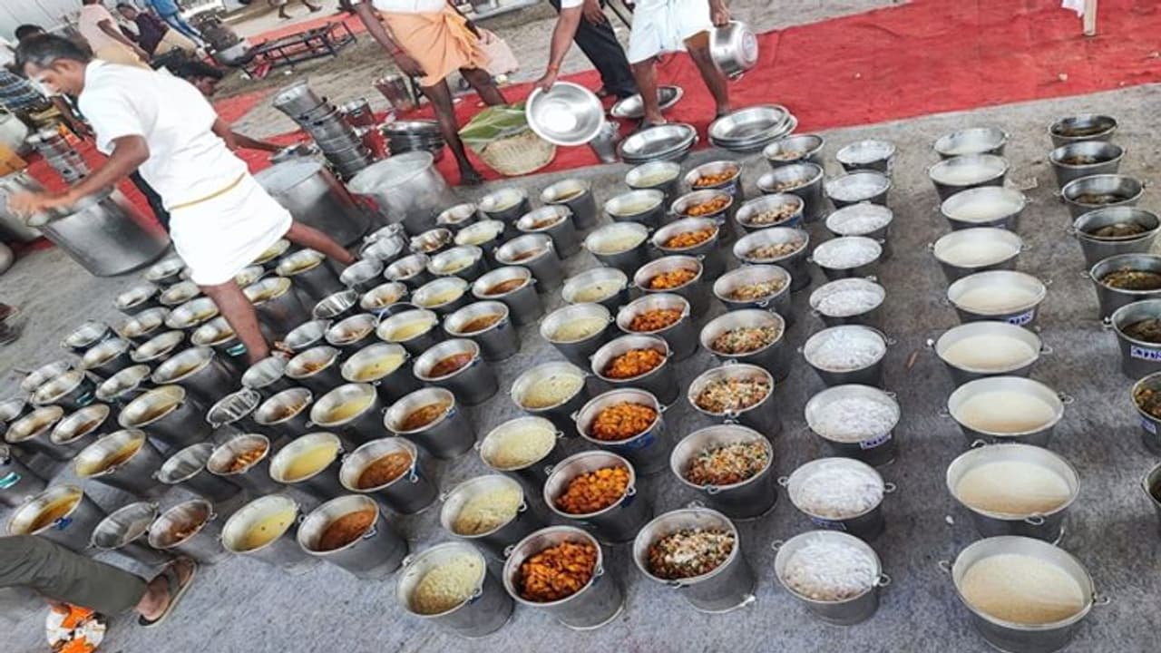 அதிமுக பொதுக்குழு கூட்டம்: ஒன்லி வெஜ்... உணவுப் பட்டியல் இதுதான்!