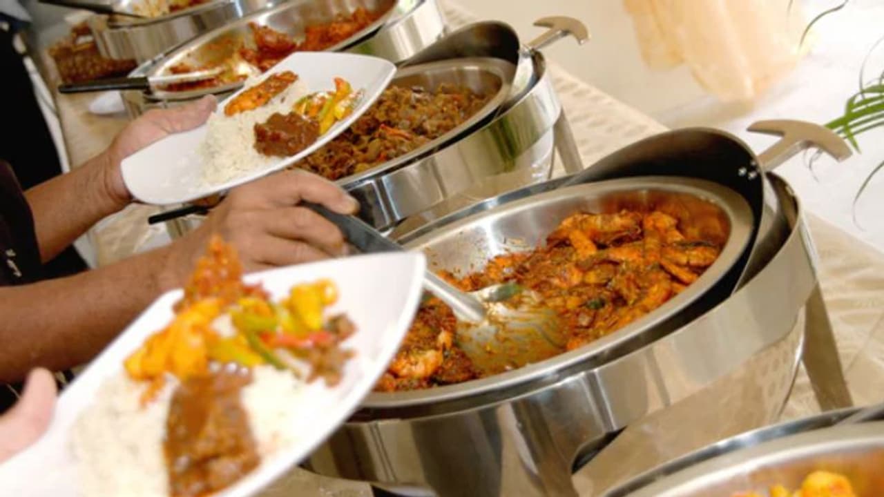 கல்யாண விருந்து.. என்னது நல்லி எலும்பு இல்லையா? கடுப்பில் நிறுத்தப்பட்ட கல்யாணம் போலீஸ் வந்ததால் பரபரப்பு!